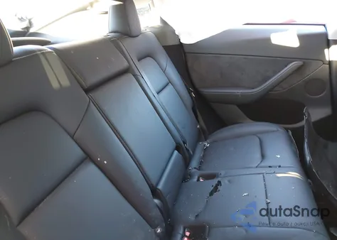 2025 Tesla Model Y Long Range Dual Motor All-Wheel Drive z USA, uszkodzony, nr VIN 7SAYGDED0SF222885